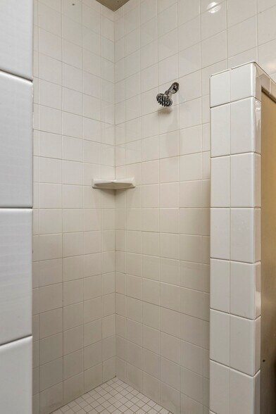 More Photos Of 240 E California St, Jacksonville Hotel For Sale