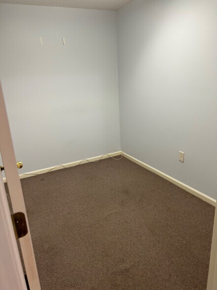 More Photos Of 18 Commerce Pl, Savannah Office For Lease