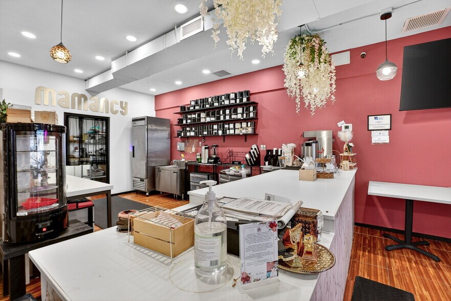 More Photos Of 159 SE 2nd Ave, Hillsboro Storefront For Sale