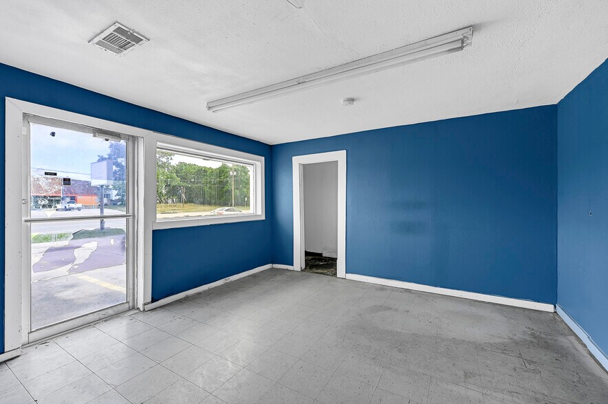 More Photos Of 1517 Spencer Highway, La Porte Auto Repair For Sale