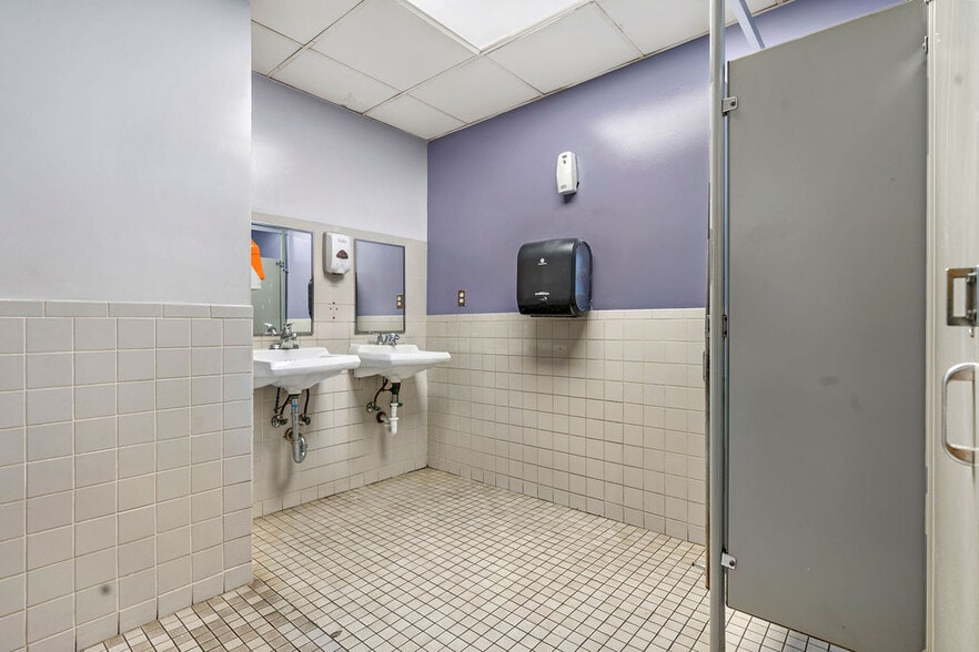 More Photos Of 2400 Richmond Ter, Staten Island Manufacturing For Lease