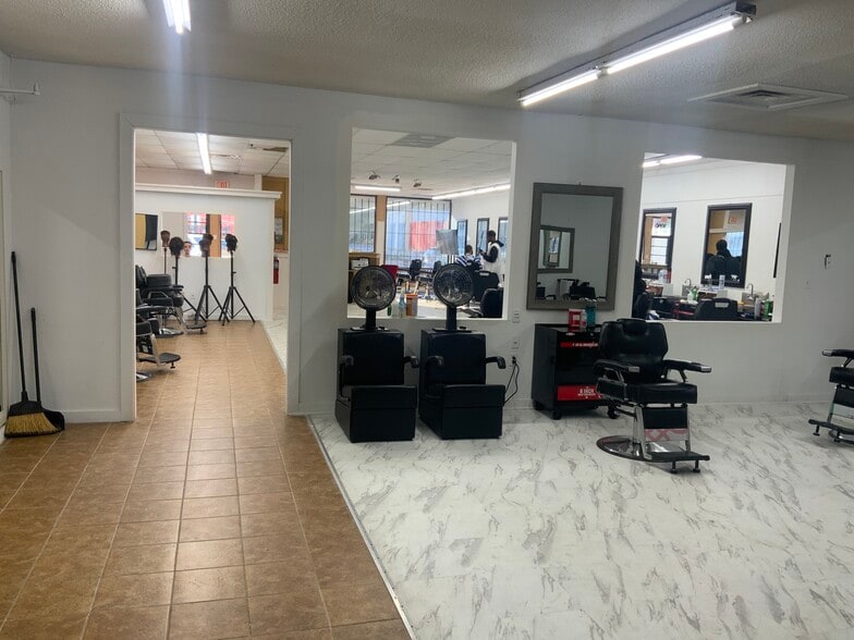 More Photos Of 4566 Elvis Presley Blvd, Memphis Freestanding For Sale