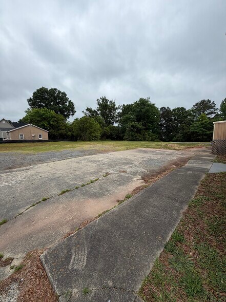 More Photos Of 914 White St E, Rock Hill Service For Lease