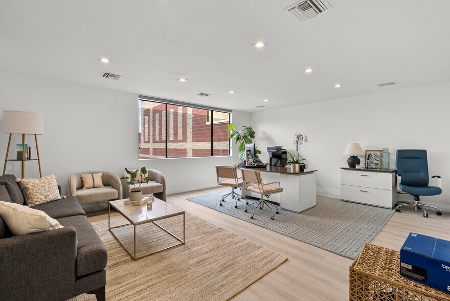 More Photos Of 24325 Main St, Newhall Office For Lease