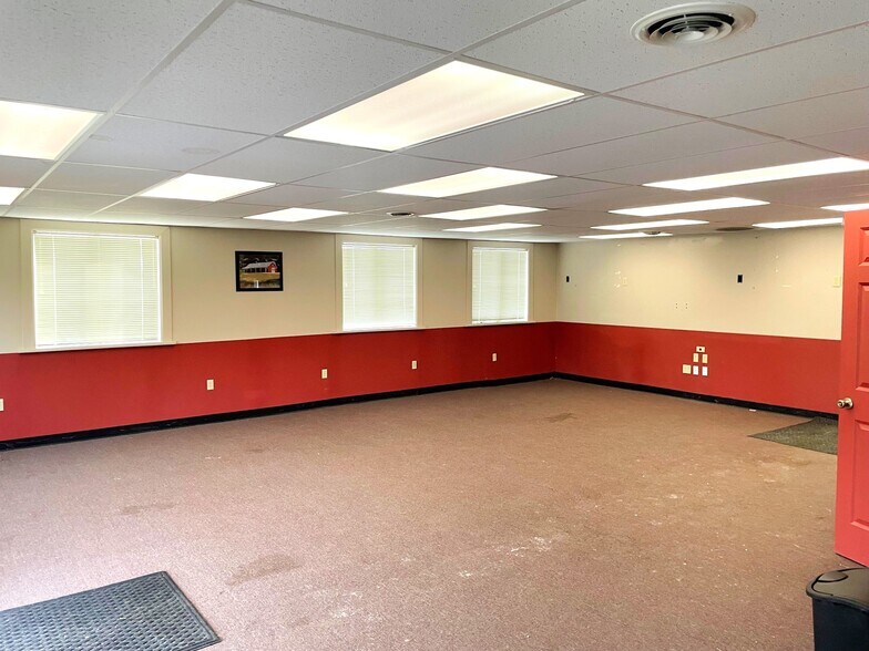 More Photos Of 14483 OH-31, Kenton Manufacturing For Sale