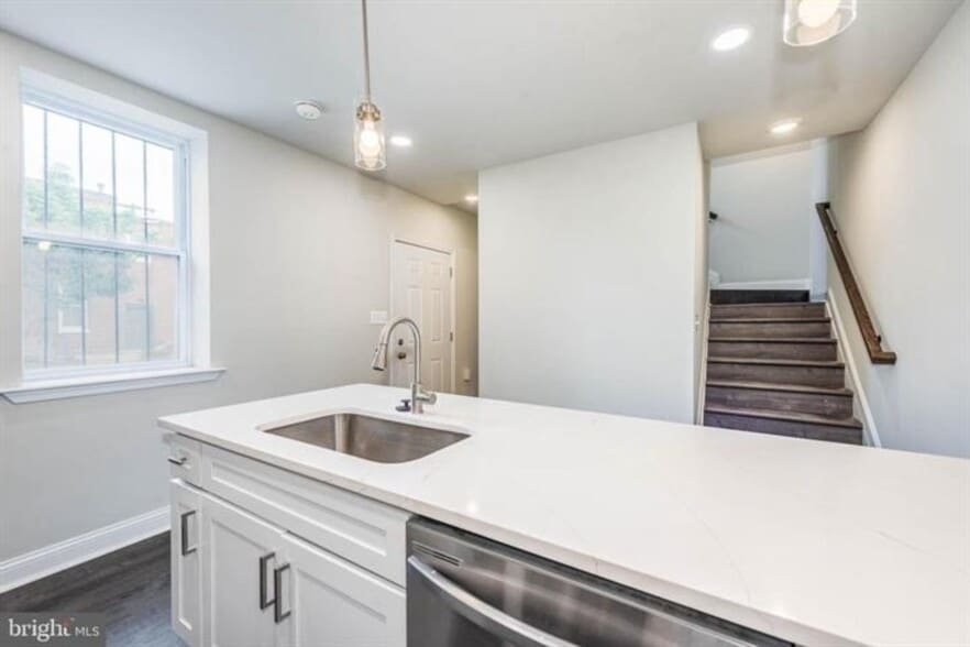 More Photos Of 400 N Patterson Park Ave, Baltimore Flex For Sale