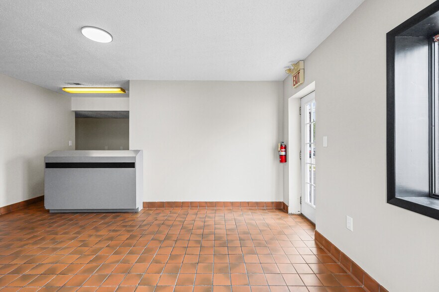 More Photos Of 11 Brierton Ln, Crystal City Office For Sale