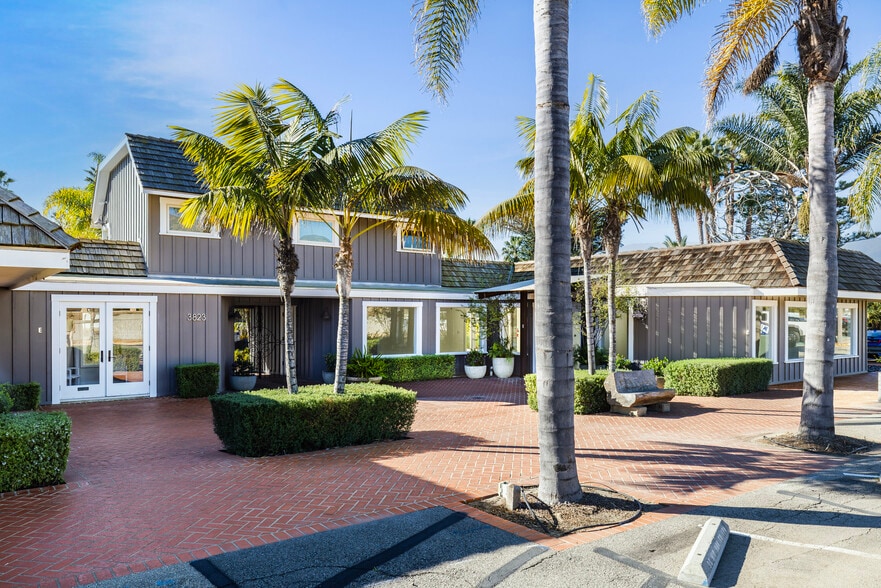 More Photos Of 3823 Santa Claus Ln, Carpinteria Restaurant For Sale