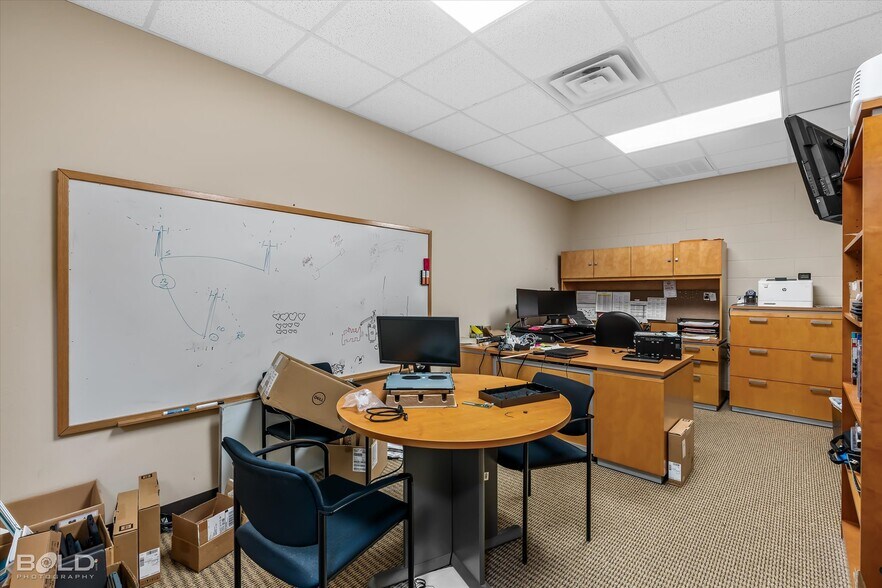 More Photos Of 523 Oxford Rd, Mansfield Office For Sale