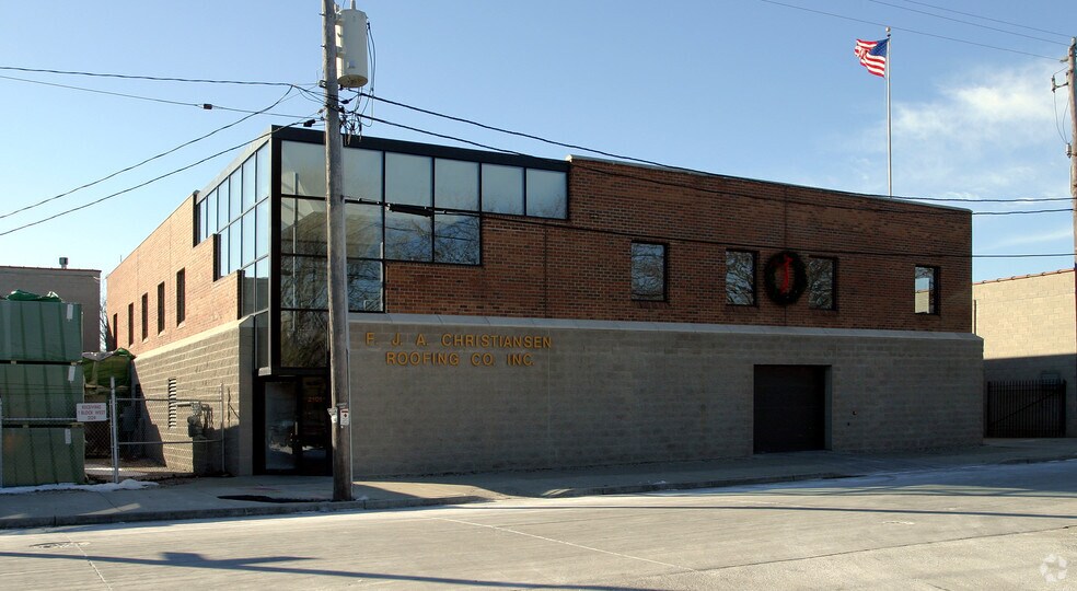 More Photos Of 2101 W Purdue St, Milwaukee Light Manufacturing For Lease