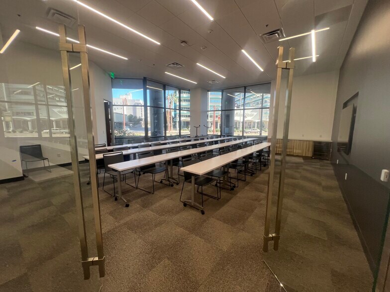 More Photos Of 2800 N Central Ave, Phoenix Office For Lease