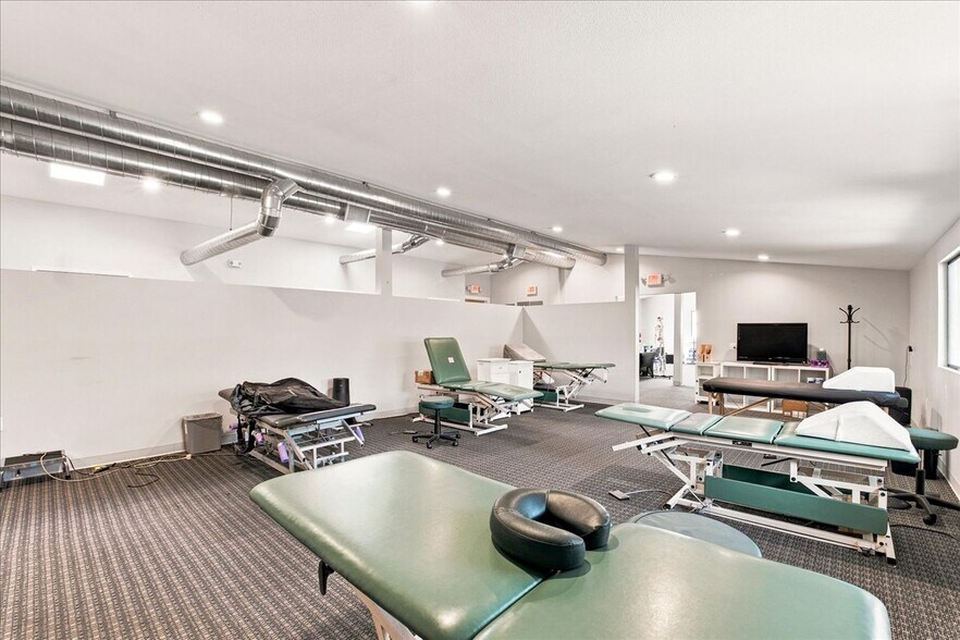 More Photos Of 2060 E Foothill Blvd, Pasadena Freestanding For Sale