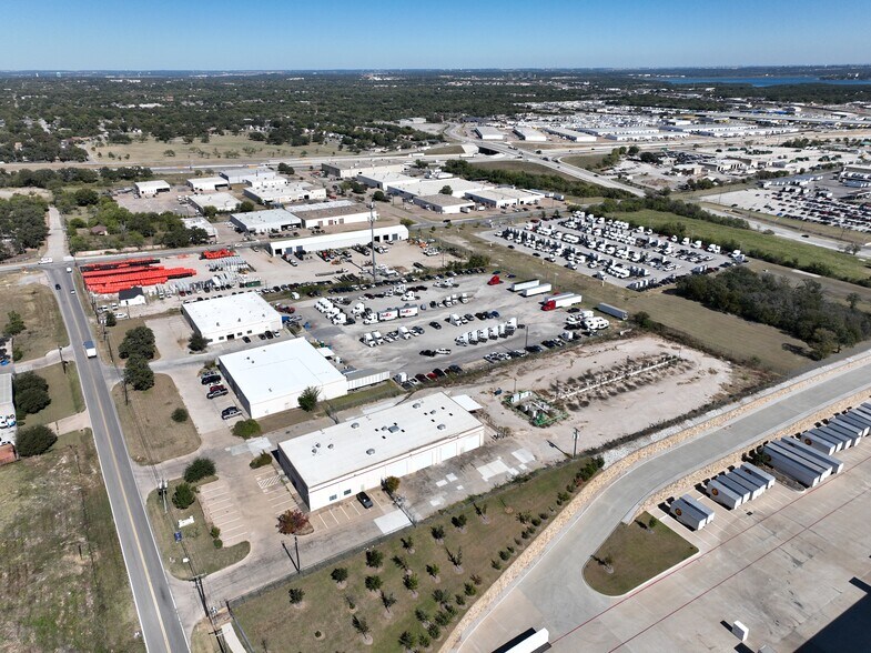 More Photos Of 4901 Parker Henderson Rd, Fort Worth Warehouse For Lease