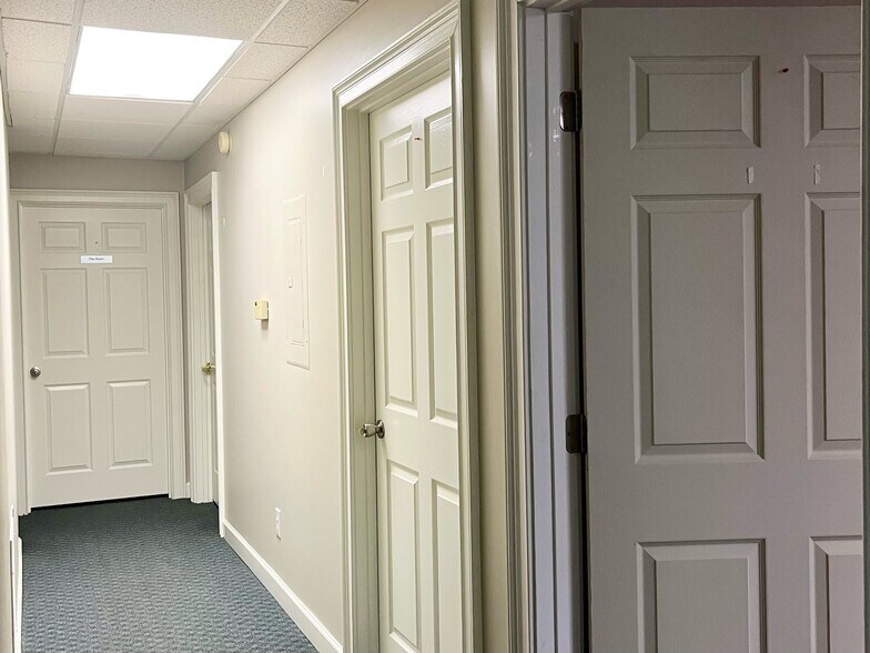 More Photos Of 500 Sun Valley Dr, Roswell Office For Sale