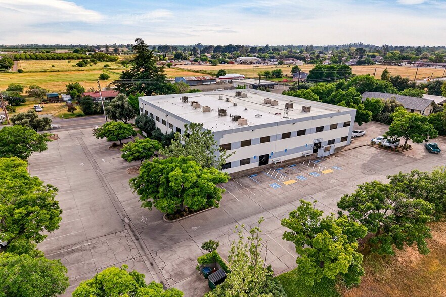 More Photos Of 604 E Walker St, Orland Office For Sale