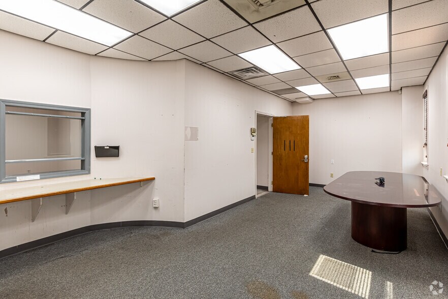 More Photos Of 125 Liberty St, Springfield Medical For Lease