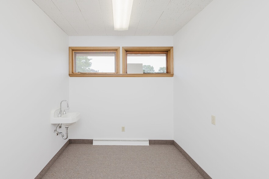 More Photos Of 506 Main St, Hollandale Medical For Sale