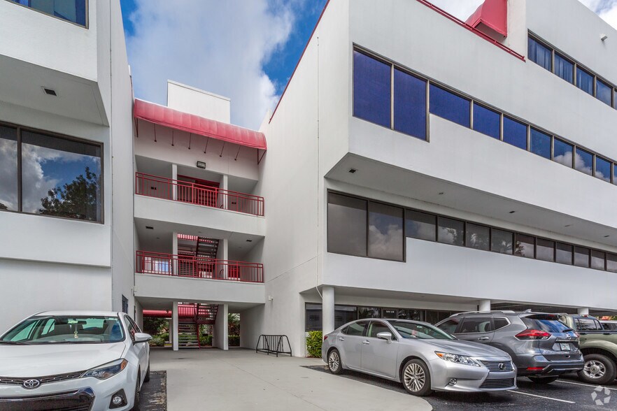 More Photos Of 6175 NW 153rd St, Miami Lakes Medical For Lease