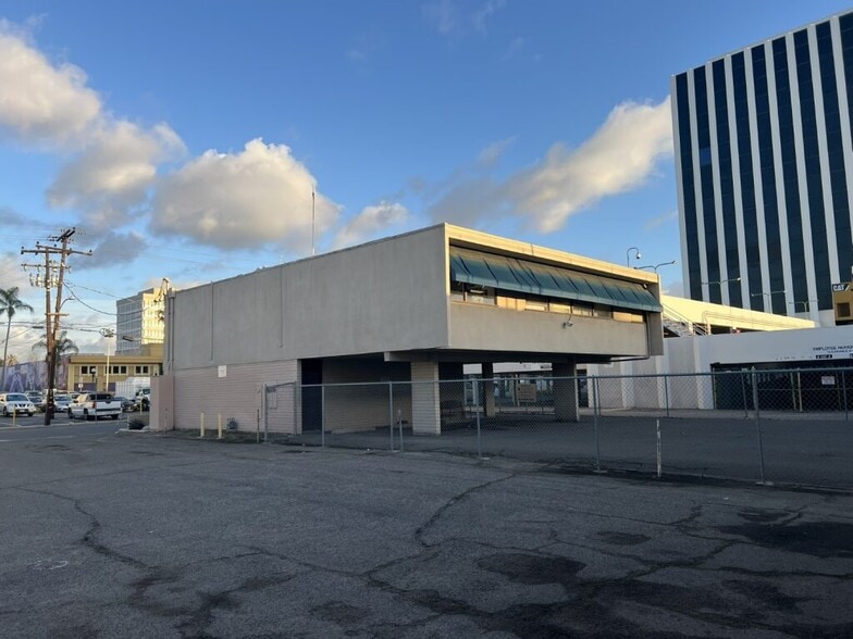 More Photos Of 840 N Birch St, Santa Ana Office For Sale