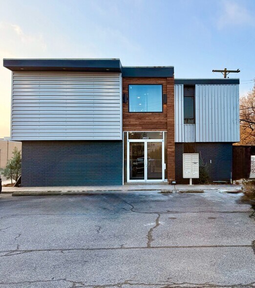 Primary Photo Of 2912 Lakeside Dr, Oklahoma City Office For Lease
