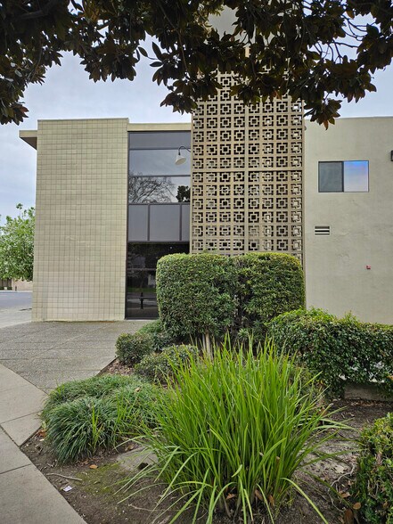 More Photos Of 700 Needham St, Modesto Light Distribution For Lease