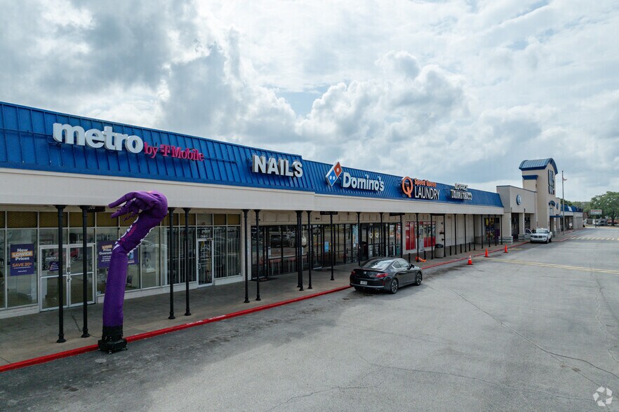 More Photos Of 5341-5361 Bellfort St, Houston General Retail For Lease
