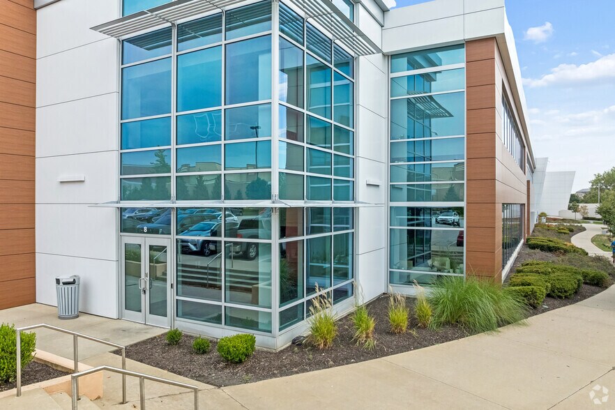 More Photos Of 6800 W 115th St, Overland Park Coworking Space