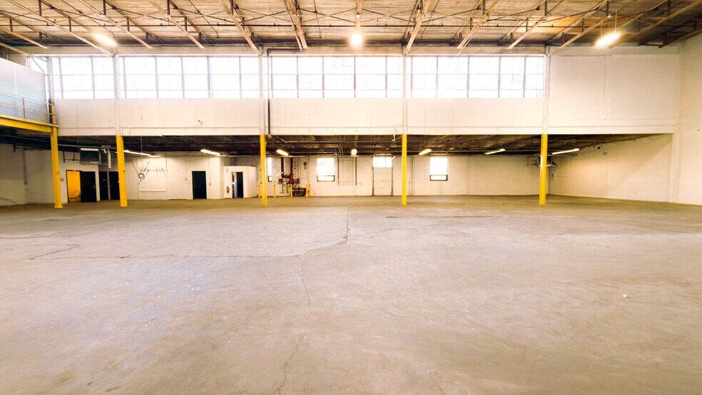 More Photos Of 237 E Aurora St, Waterbury Manufacturing For Lease