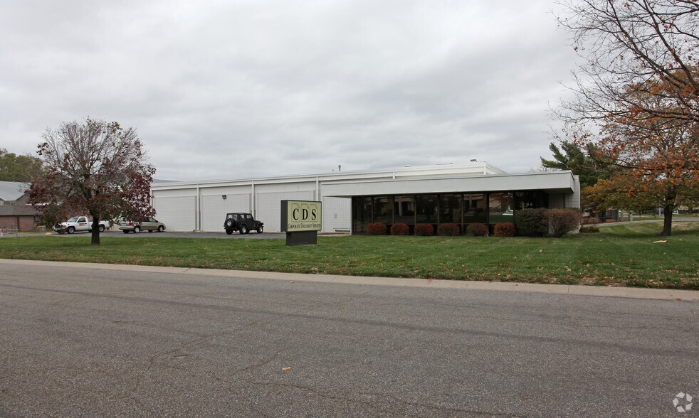 More Photos Of 9095 Bond St, Overland Park Warehouse For Lease