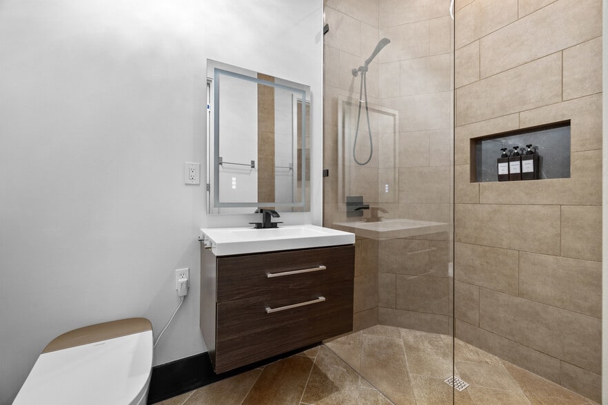 More Photos Of 2401 Greenglade Rd NE, Atlanta Specialty For Sale