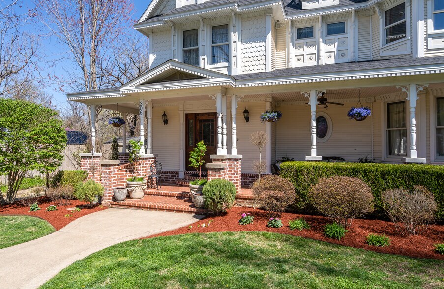 More Photos Of 306 N Main St, Bentonville Hospitality For Sale