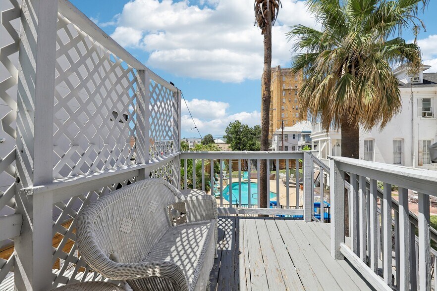 More Photos Of 421 Howard St, San Antonio Hospitality For Sale