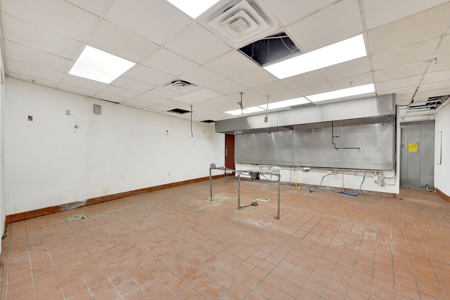 More Photos Of 7900 N Sam Houston Pky W, Houston Office For Lease