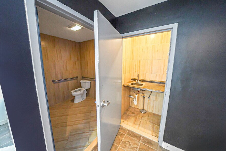 More Photos Of 1601 Arctic Avenue, Bohemia, NY 11716, Bohemia Warehouse For Lease