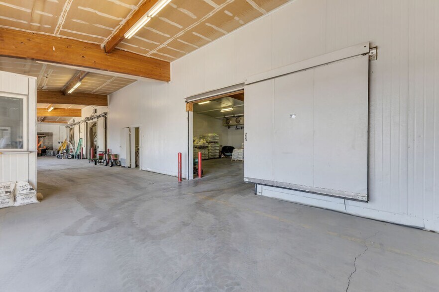 More Photos Of 81500 Industrial Pl, Indio Warehouse For Sale