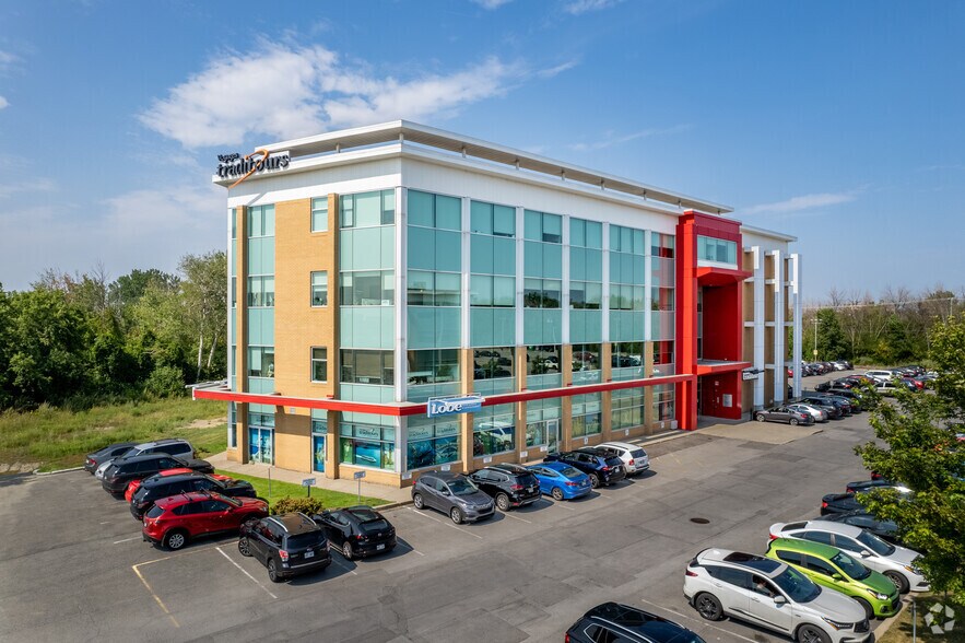 Primary Photo Of 1575 Boul De L'avenir, Laval Medical For Sale