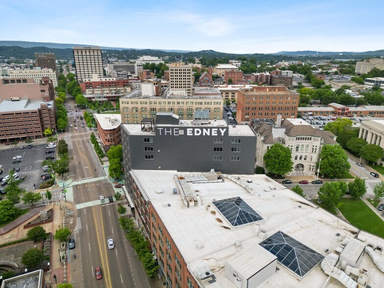 More Photos Of 1100 Market St, Chattanooga Office For Sale