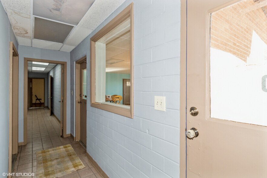 More Photos Of 720 Kennon Rd, Rockford Truck Terminal For Sale