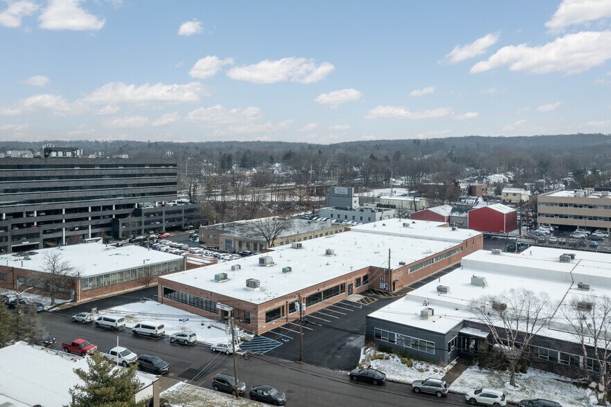 More Photos Of 475 S Dean St, Englewood Warehouse For Lease