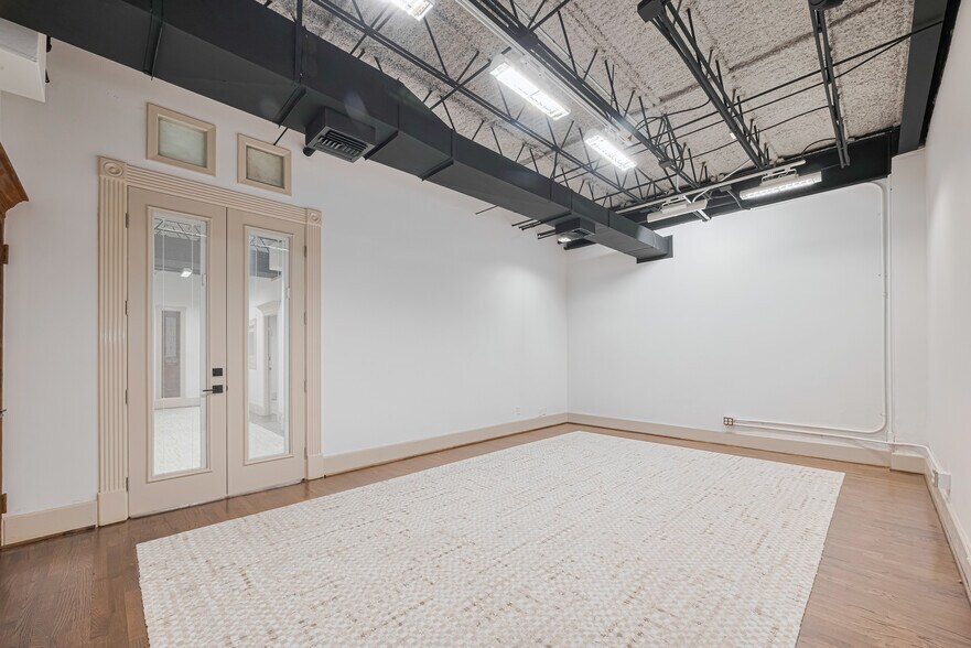 More Photos Of 1920 N Memorial Way, Houston Loft Creative Space For Lease