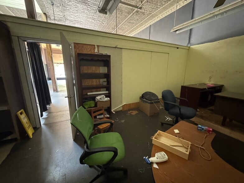 More Photos Of 115 S Jefferson Ave, Eatonton General Retail For Lease