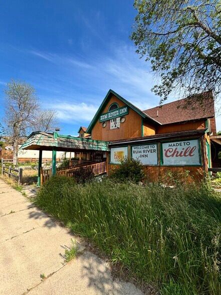 More Photos Of 3631 NW Bridge St, Saint Francis Restaurant For Sale