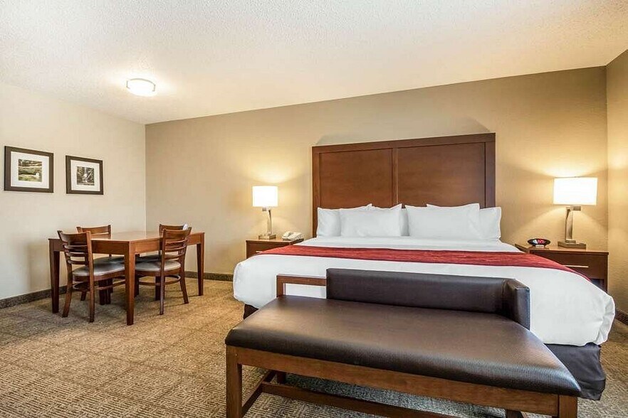 More Photos Of 120 W Stevenson Rd, Ottawa Hotel For Sale
