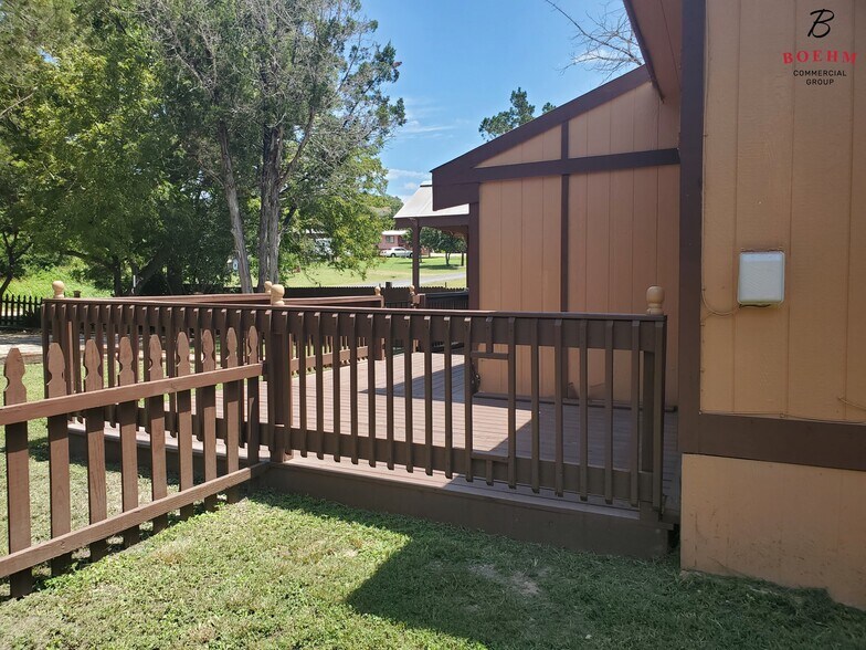 More Photos Of 138 Grey Moss Ct, Ingram Apartments For Sale