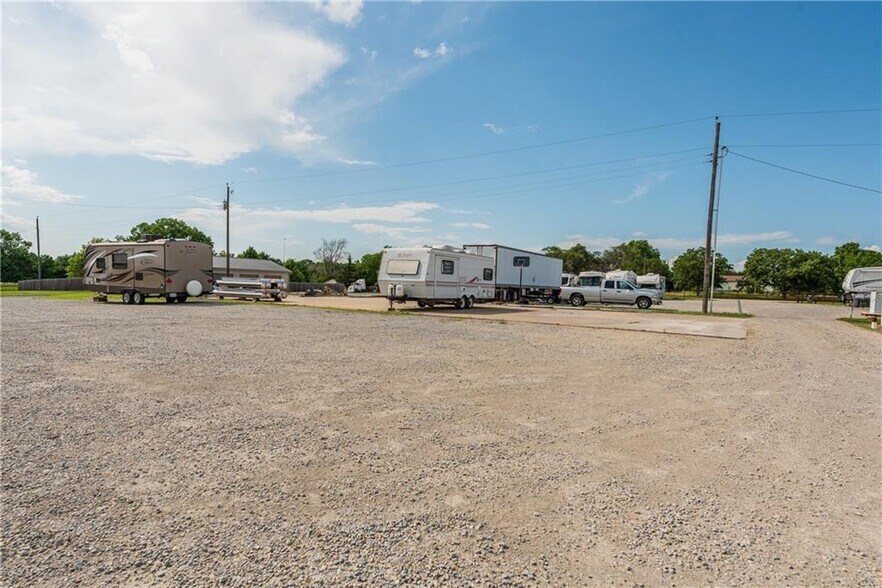 More Photos Of 11932 SW US Highway 54, Augusta Trailer Camper Park For Sale