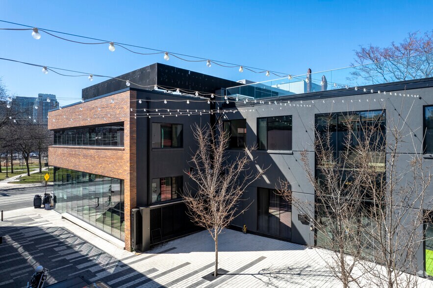 More Photos Of 946-952 Queen St W, Toronto Office For Lease