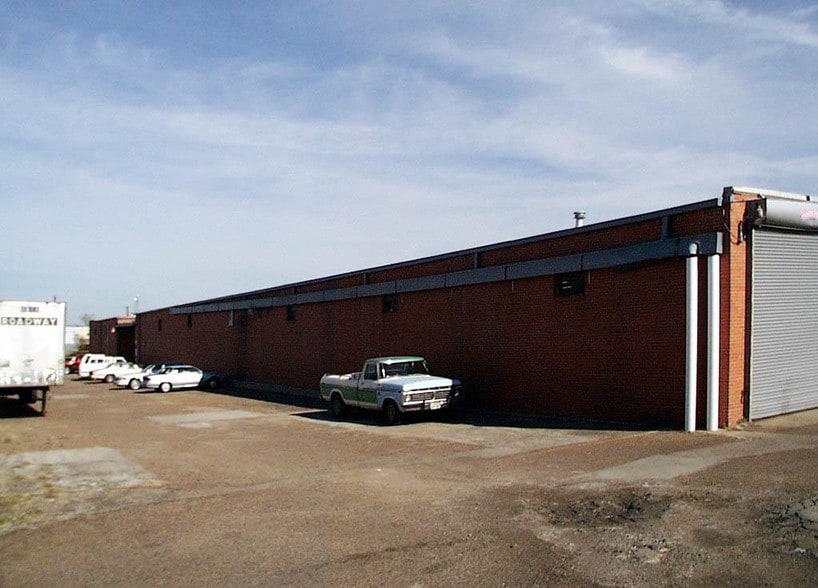 More Photos Of 8107 Chancellor Row, Dallas Warehouse For Lease