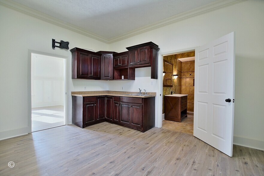 More Photos Of 2121 Wynnton Rd, Columbus Office For Sale