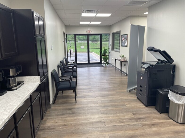 More Photos Of 4525 Schillinger Rd N, Semmes Service For Lease