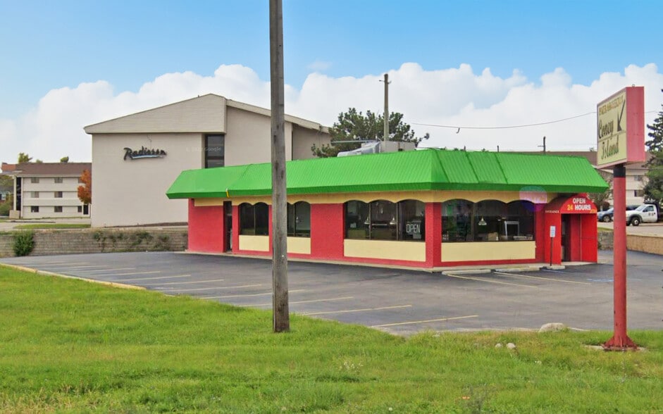 Primary Photo Of 27701 Orchard Lake Rd, Farmington Hills Restaurant For Sale